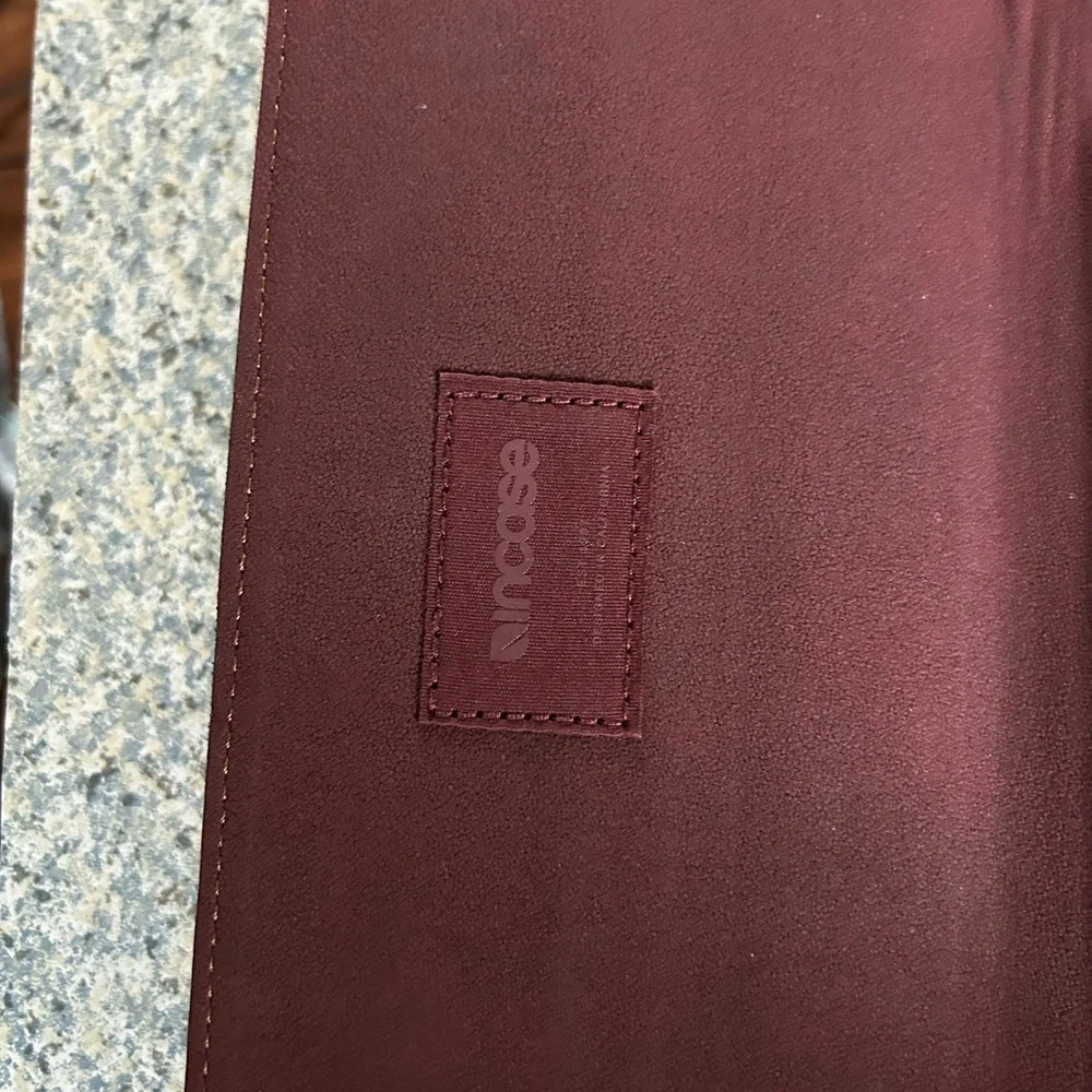 Incase Maroon Tech Sleeve - Picture 5 of 5